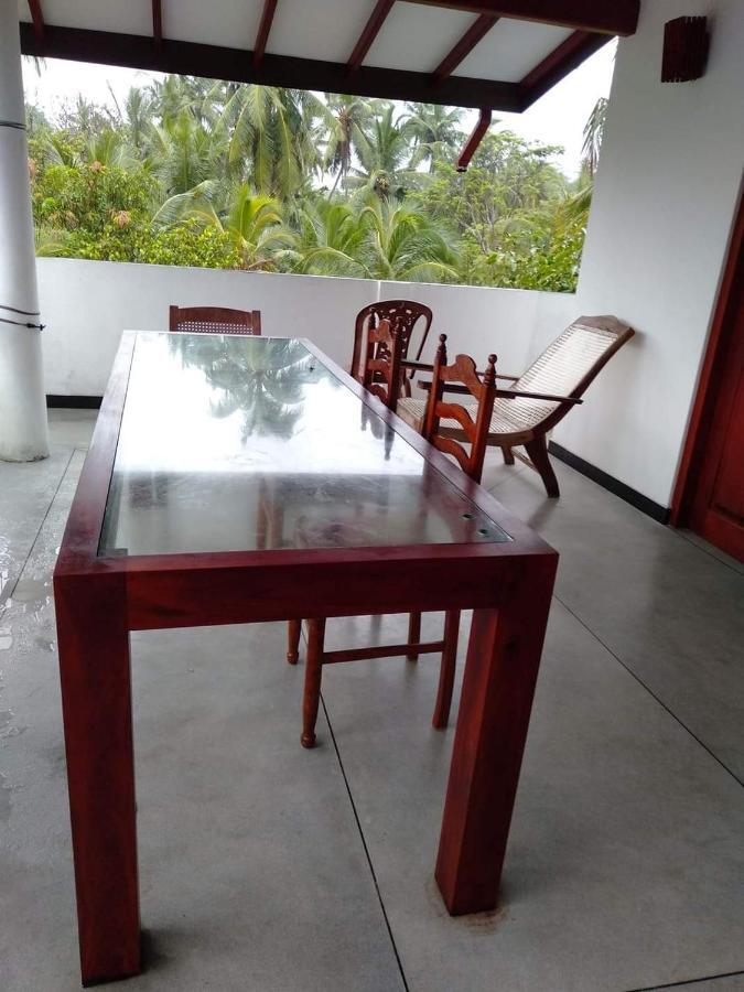 Near Beach Rest Unawatuna Exterior photo