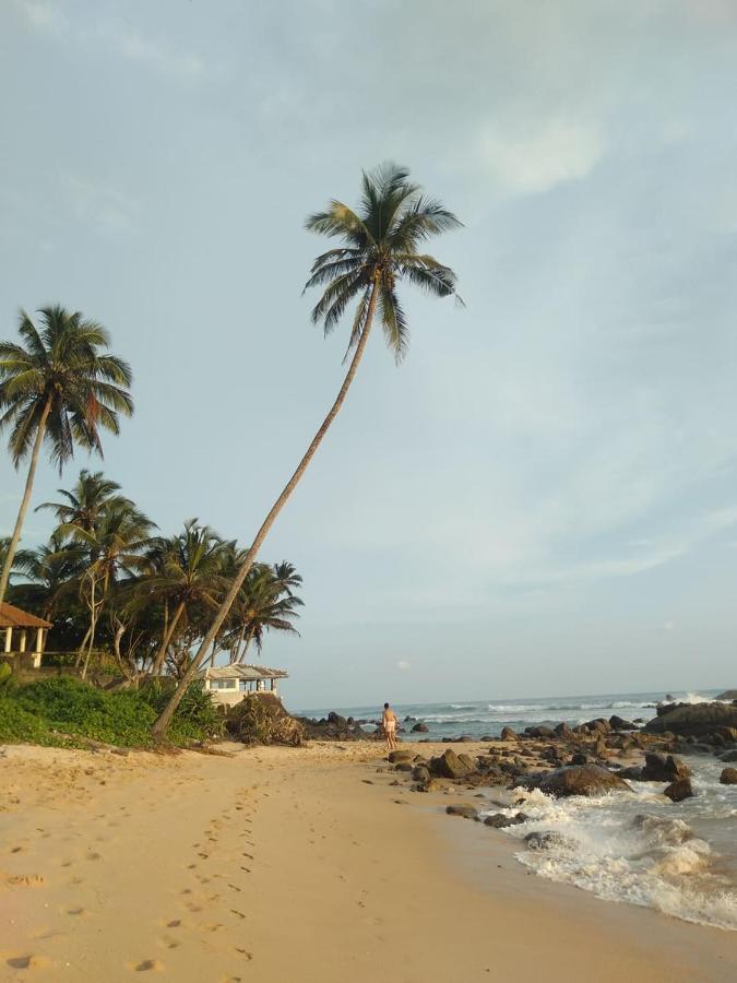 Near Beach Rest Unawatuna Exterior photo
